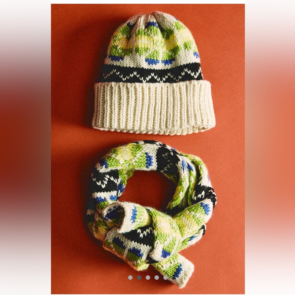 Free People
Northern Lights Beanie + Scarf Set!
NWT!